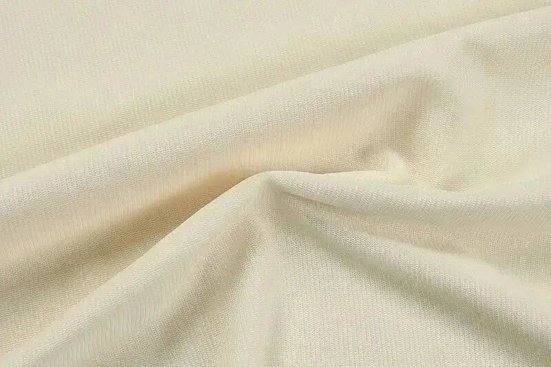 Elegante Vestido de Festa Longo Sexy com Alças Finas Vazadas em Malha e Decote nas Costas - Modelo Feminino Verão 2025
