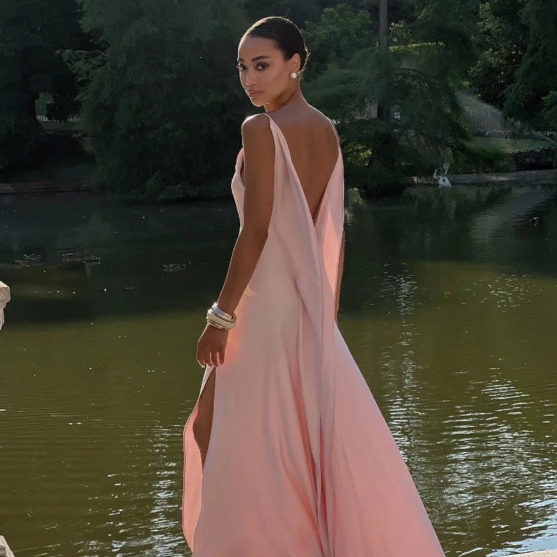 Vestido elegante para mulher com racha, cor sólida, decote quadrado, costas nuas e sem mangas, modelo comprido, ideal para festas e eventos na primavera/verão de 2026.
