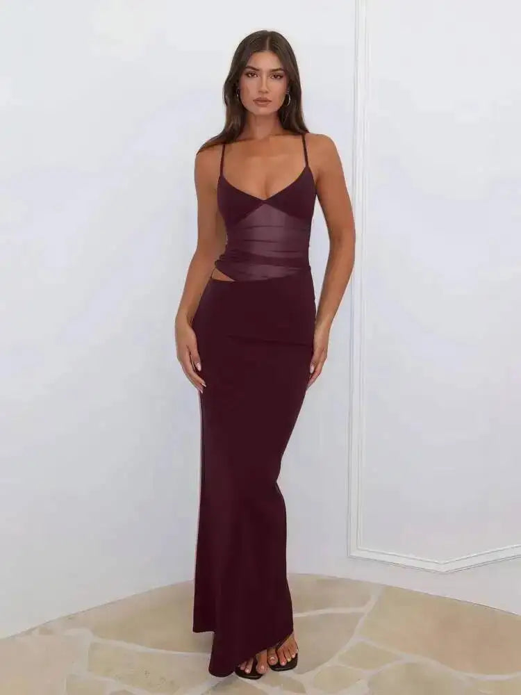 Elegante Vestido de Festa Longo Sexy com Alças Finas Vazadas em Malha e Decote nas Costas - Modelo Feminino Verão 2025