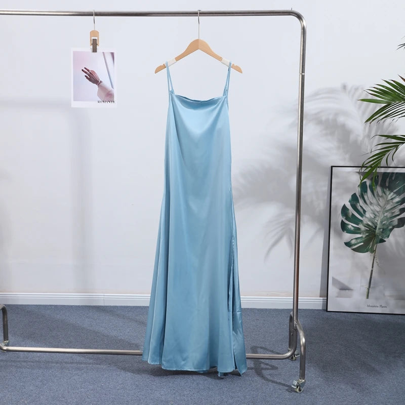 Vestido elegante para mulher com racha, cor sólida, decote quadrado, costas nuas e sem mangas, modelo comprido, ideal para festas e eventos na primavera/verão de 2026.