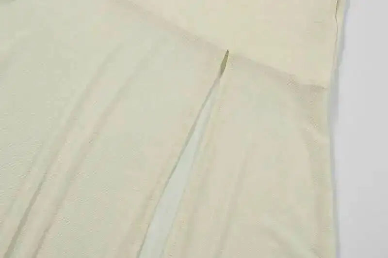 Elegante Vestido de Festa Longo Sexy com Alças Finas Vazadas em Malha e Decote nas Costas - Modelo Feminino Verão 2025