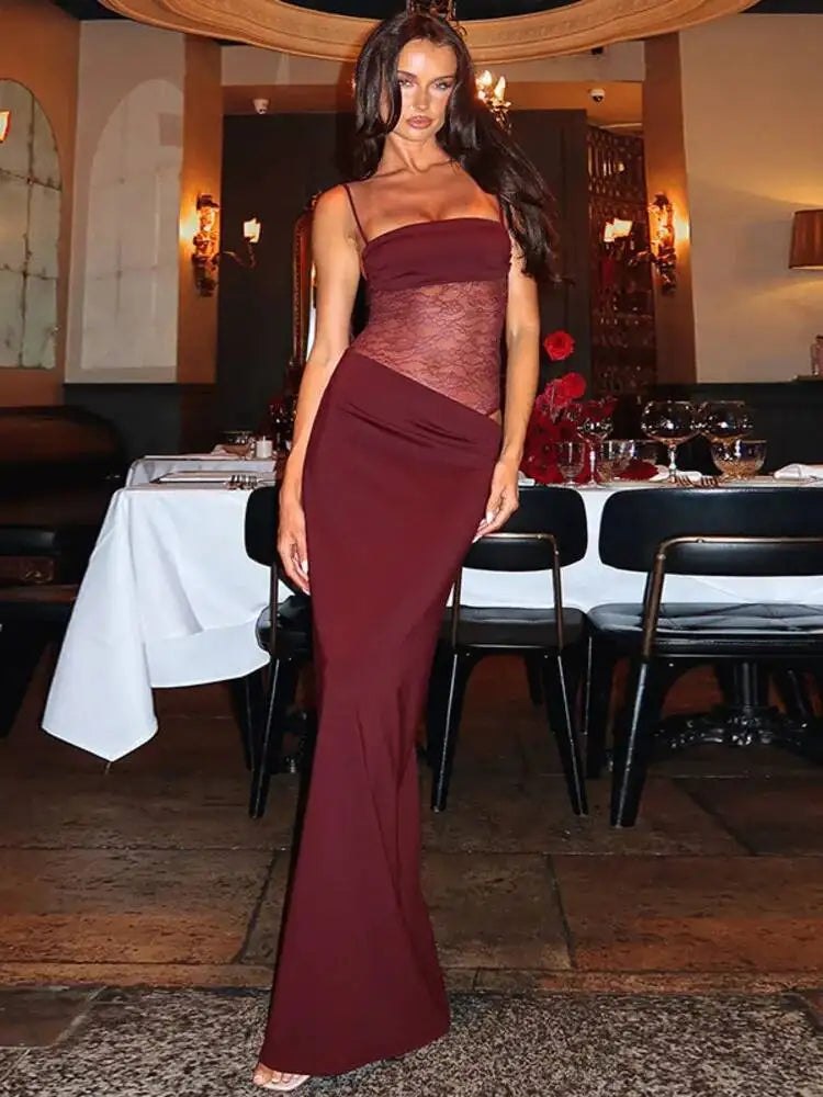 Elegante Vestido de Festa Longo Sexy com Alças Finas Vazadas em Malha e Decote nas Costas - Modelo Feminino Verão 2025