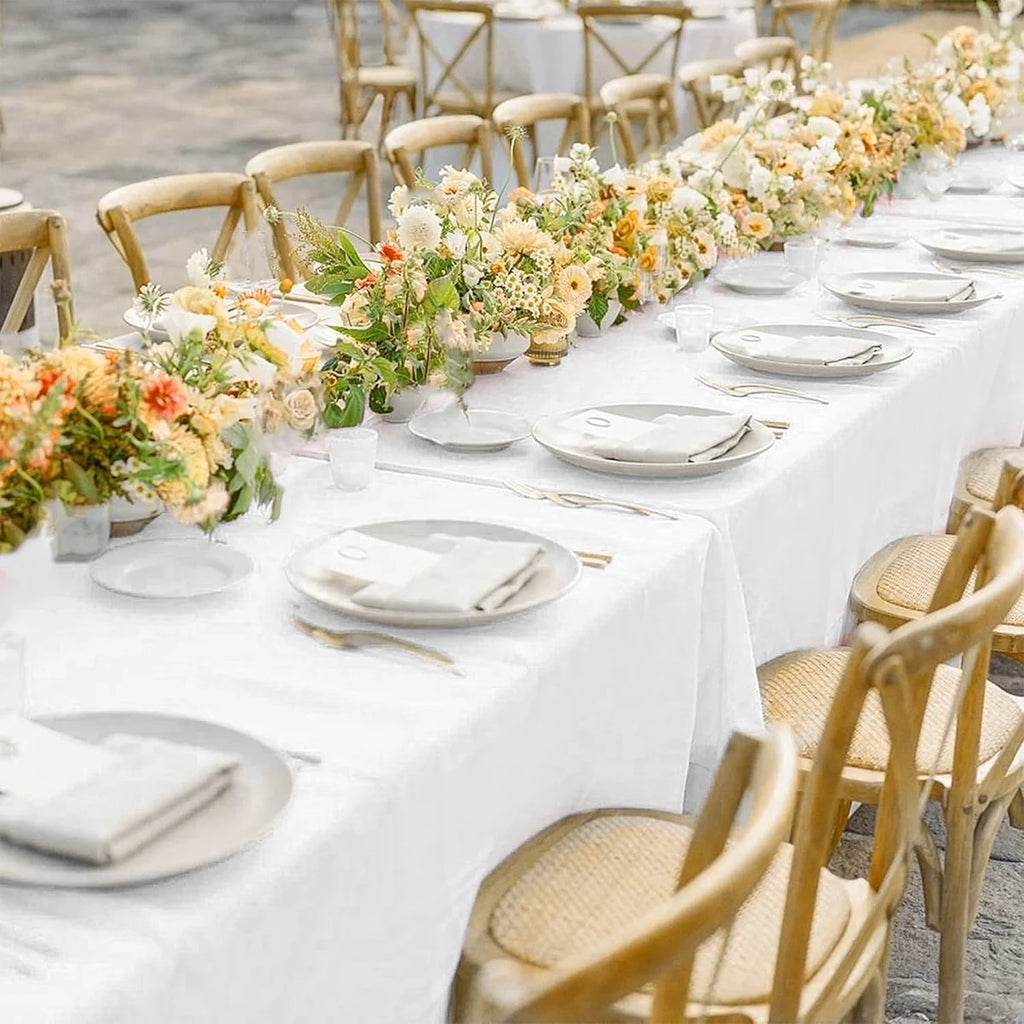 Toalha de mesa descartável em plástico, branca sólida, 183 x 137 cm, ideal para decoração de festas de aniversário, casamentos e mesas de jantar em casa.