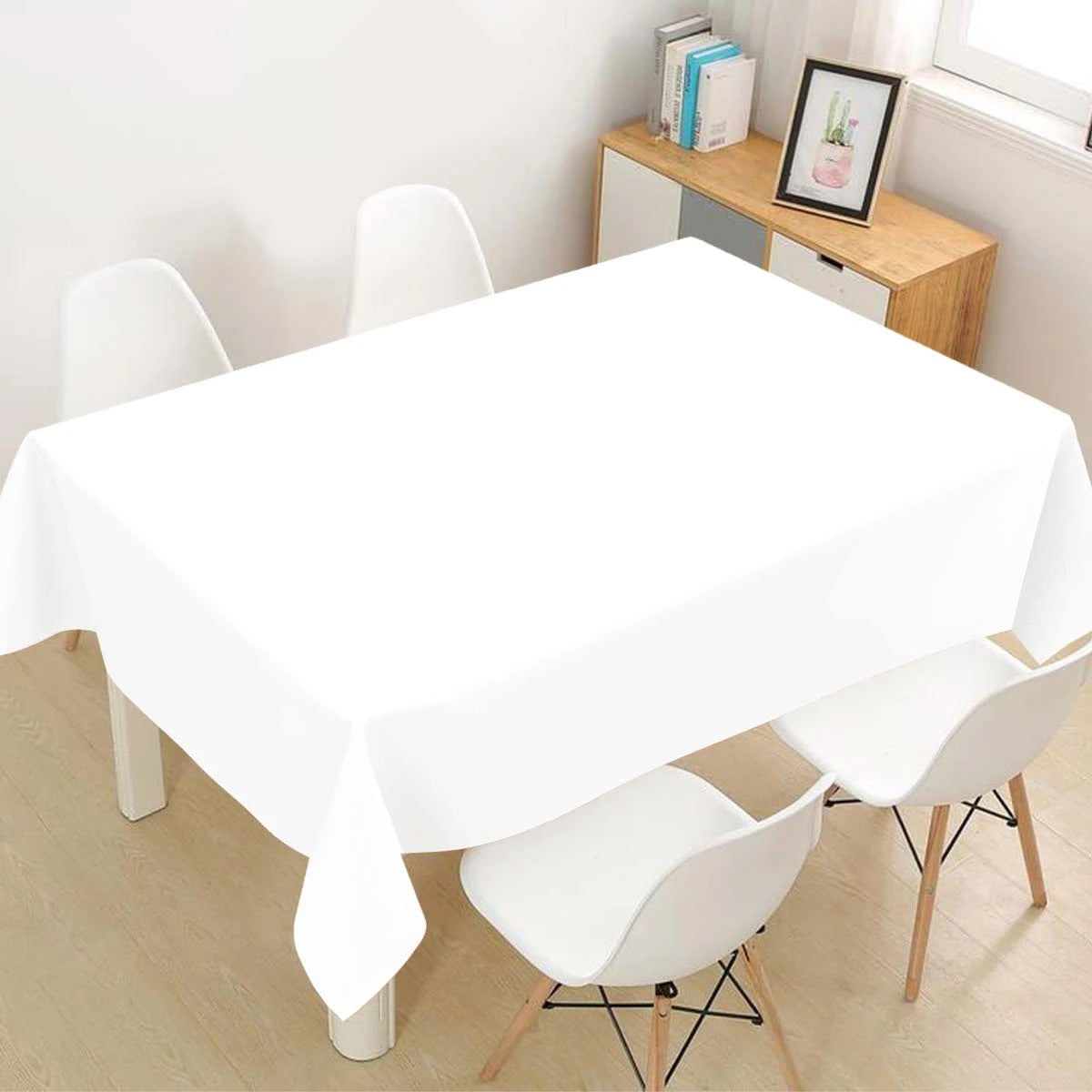Toalha de mesa descartável em plástico, branca sólida, 183 x 137 cm, ideal para decoração de festas de aniversário, casamentos e mesas de jantar em casa.