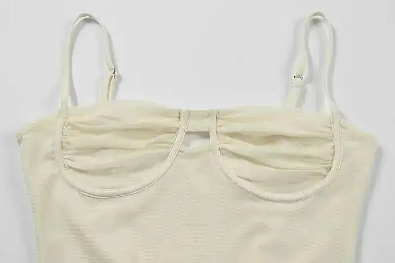 Elegante Vestido de Festa Longo Sexy com Alças Finas Vazadas em Malha e Decote nas Costas - Modelo Feminino Verão 2025