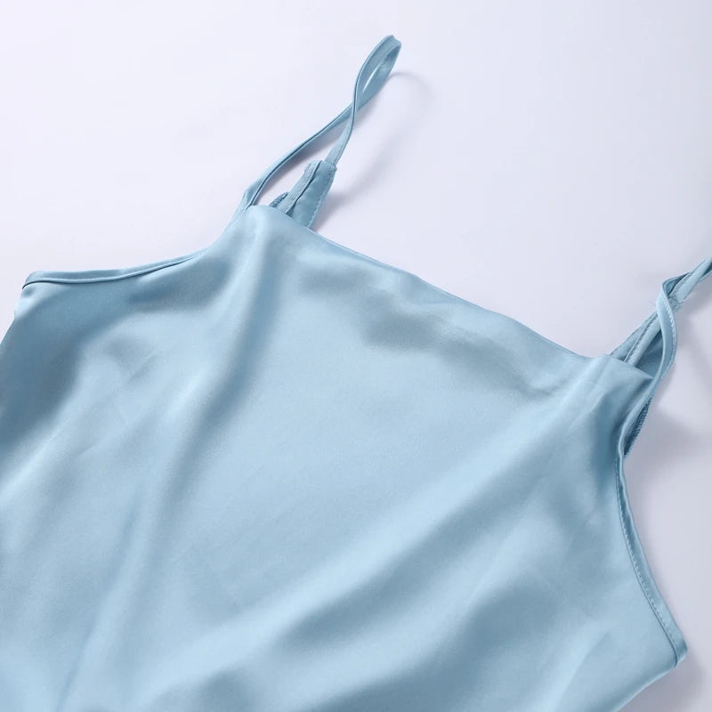 Vestido elegante para mulher com racha, cor sólida, decote quadrado, costas nuas e sem mangas, modelo comprido, ideal para festas e eventos na primavera/verão de 2026.