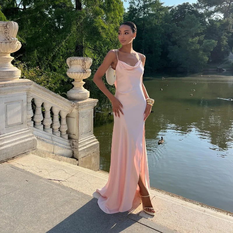 Vestido elegante para mulher com racha, cor sólida, decote quadrado, costas nuas e sem mangas, modelo comprido, ideal para festas e eventos na primavera/verão de 2026.
